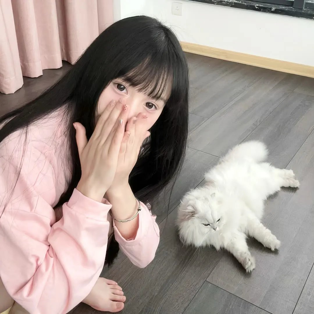 想踢沉迷男的女人